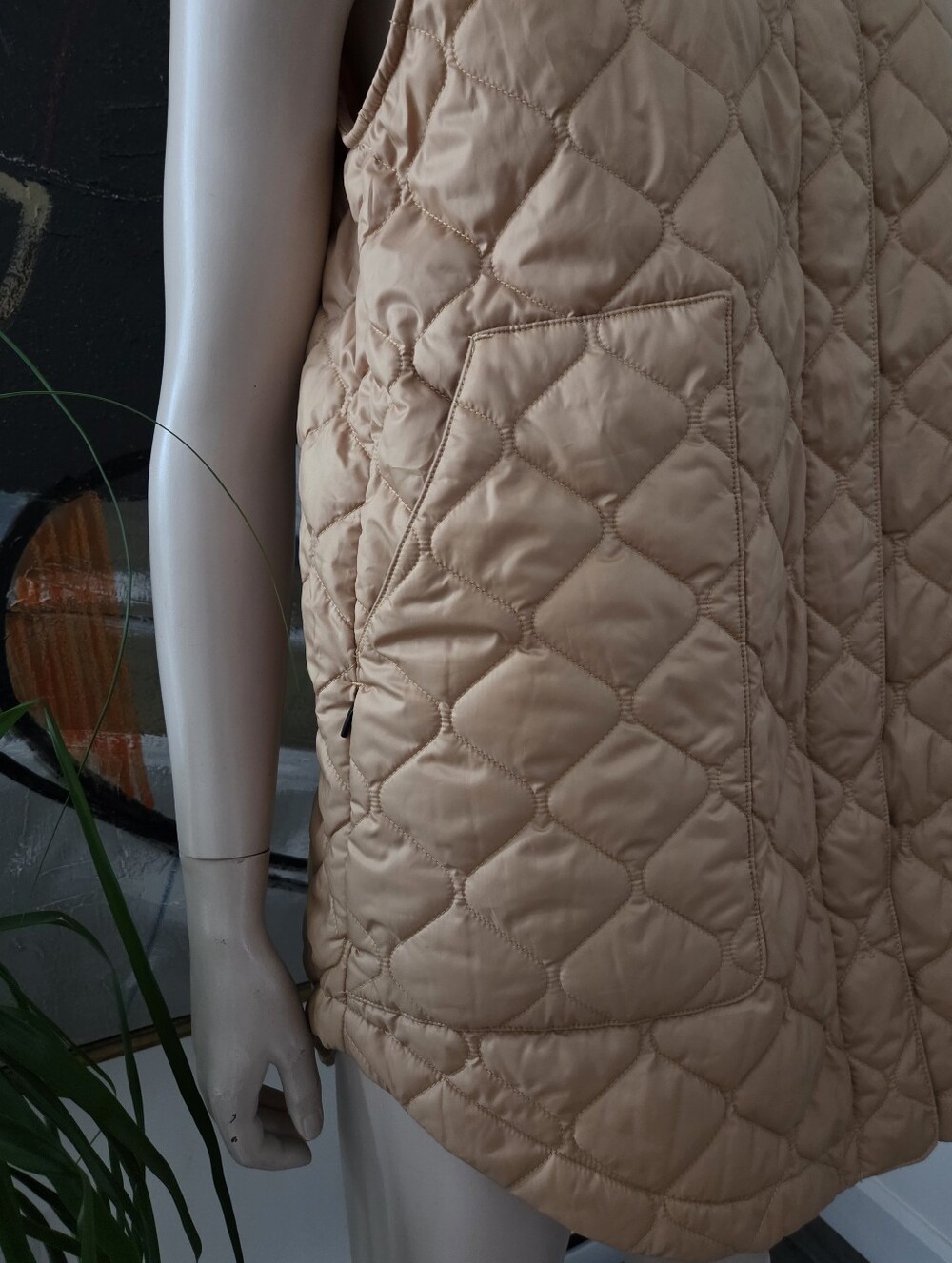 Kit and Ace | All Day Quilted Longline Vest Gilet - Picture 6 of 9